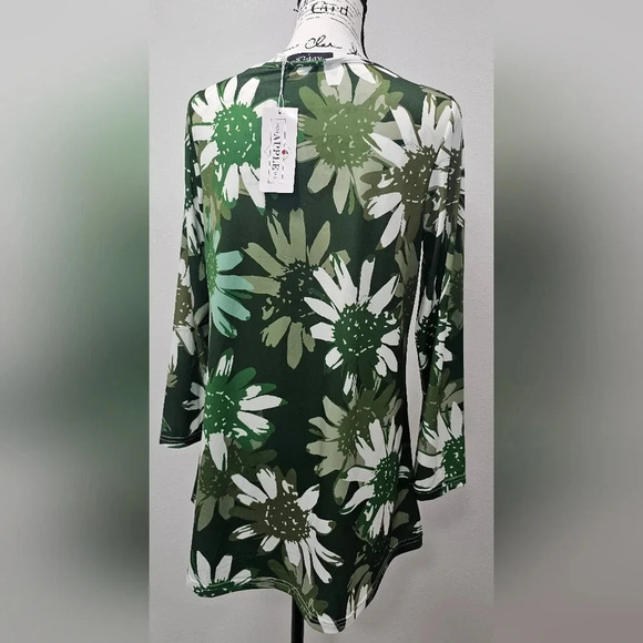 Bon Apple Tea Women's V Neck Long Sleeve Green Daisy Floral Blouse SZ Medium NWT - Picture 3 of 10